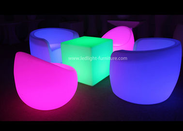 China Único grupo impermeável exterior da mobília do sofá da luz do diodo emissor de luz com a tabela do cubo do fulgor fábrica
