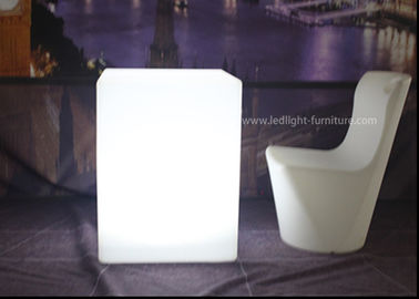 China O diodo emissor de luz durável ilumina acima a tabela 45*45*110 Cm do cubo para a decoração do casamento/banquete fábrica
