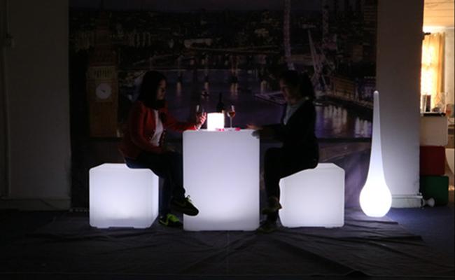 Candeeiro de mesa conduzido pequeno 10cm da luz da noite do cubo para o restaurante/decoração do festival