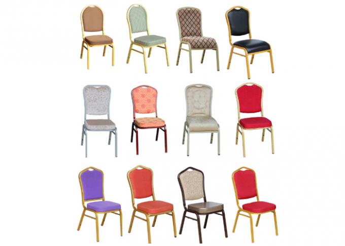 Um casamento de 4 cadeiras de Tiffany dos pés, as cadeiras 10 de Salão do banquete da cor vermelha remenda/bloco