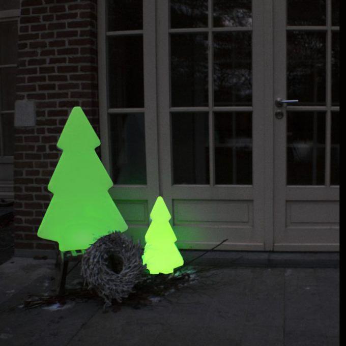 O plástico branco morno conduziu luzes exteriores da árvore de Natal para a decoração da casa da loja