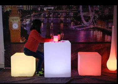 China As cores exteriores que mudam o diodo emissor de luz cubam a cadeira clara recarregável para o hotel/bar/KTV fornecedor