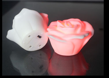 China Rosa plástica branca dada forma conduziu a luz da noite com ação da água ou fora de do botão/sobre fornecedor